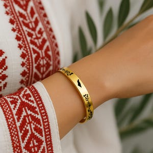 Bracciale rigido con ramo d'ulivo completamente inciso, simbolo palestinese di resilienza e giustizia, gioiello in acciaio inossidabile placcato oro 18k