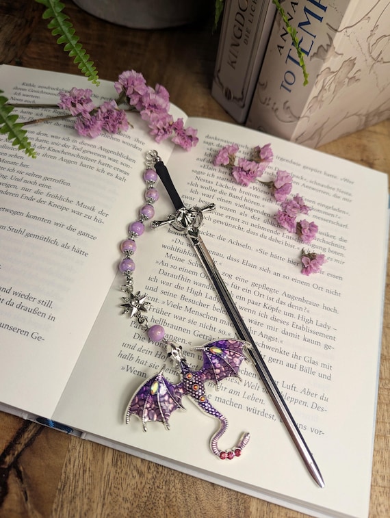 Dragon Fantasy metalen bladwijzerset - gepersonaliseerde zwaardbladwijzer met gevleugelde hanger en naamhanger (cadeau voor boekenliefhebbers, mannen en vrouwen
