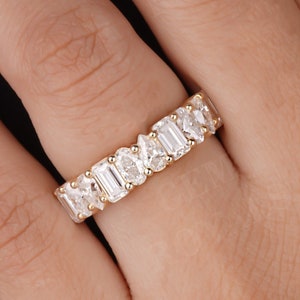 2.72TCW Multi Form Moissanite Wedding Band Frauen Hälfte Eternity Band 14K Gold Smaragd, Birne und Oval Diamant Ring Stapeln Jahrestag Geschenke