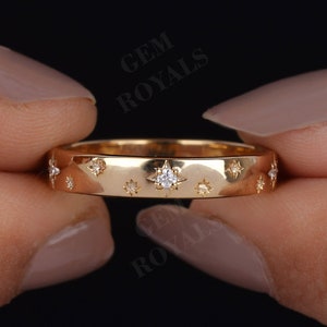 Alianza de bodas de oro de 14 quilates con diamantes y destellos de estrella - Anillo de eternidad celestial