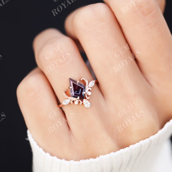 Vintage Alexandrite Engagement Ring Kite Cut alexandrite Ring Rose Gold wedding Anniversary Ring Antique Kite cut Bridal Ring Solitaire Ring