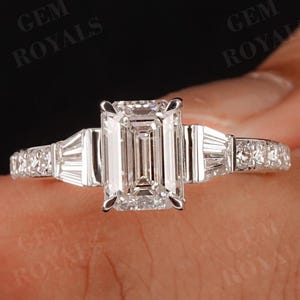 Anillo de compromiso vintage con 5 diamantes talla esmeralda, diamante baguette cónico lateral, oro blanco de 14 k de 2 quilates, cultivado en laboratorio, para ella.