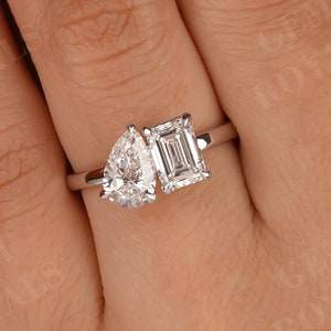 2 carat Toi Et Moi Pear and Emerald Lab Grown Diamond Engagement Ring Lab Diamond Ring Double Stone Diamond Wedding Ring For Her For Women