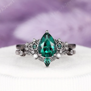 Gothic Pear Shape Emerald Halo Engagement Ring Set, Witchy Rhodium Black Gold Emerald Bridal Set, Unique Black Wedding Set Promise Ring Gift