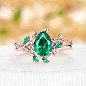 Nature Inspired Pear Cut Green Emerald Bridal Set, 14K Rose Gold Twig Leaf Engagement Ring Set, May Birthstone Promise Ring Anniversary Gift