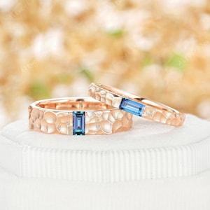 His and Hers Wedding Band Baguette Color Changing Alexandrite Couples Promise Ring Set 14K Rose Gold Hammered Men&#39;s Women&#39;s Engagement Band