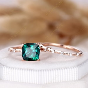 2CT Cushion Cut Emerald and Diamond Engagement Ring Set, Unique 14K 18K Rose Gold Emerald Hidden Halo Wedding Promise Ring Set, Bridal Set