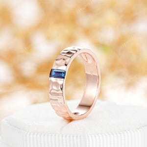 Baguette Cut Alexandrite Couple Promise Ring Hammered His Wedding Band 14K Rose Gold Color Change Alexandrite Matching Men&#39;s Engagement Band
