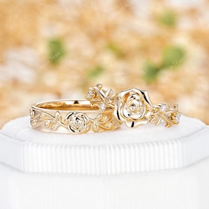 Rose June Birth Flower His and Hers Wedding Band 14K Yellow Gold Couples Promise Ring Set Twig Leaf Floral Men&#39;s Women&#39;s Engagement Ring Set