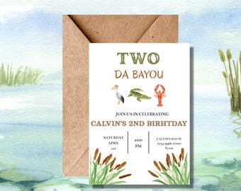 Może przedstawiać: Zaproszenie w stylu akwareli z tekstem "TWO DA BAYOU" i "CALVIN'S 2ND BIRHTDAY". Zawiera ilustracje pelikana, aligatora i raka. Zaproszenie zawiera szczegóły wydarzenia: sobota, 1 kwietnia, godzina 14:00, w domu Calvina w Teksasie.