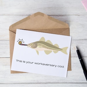 Tarjeta de aniversario de trabajo IMPRIMIBLE, tarjeta de aniversario de trabajo de descarga digital, tarjeta de aniversario de trabajo de bacalao divertido para los empleados él/ella, PDF 7x5 6x4