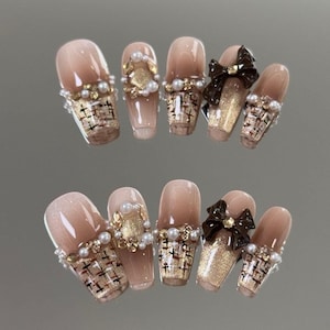 Golden Tweed On Nails Manicure / Reusable Nails / Medium Coffin Nail 24 mm