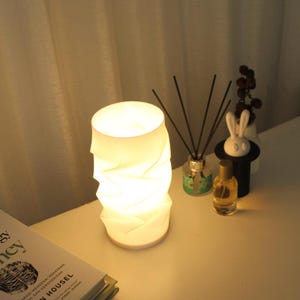 Lunite Vellin Wavy Table Lamp, Bedside Lamp, Minimalist Wavy Design Home Decor Lighting
