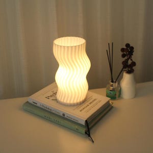 Lunite Undine Wavy Table Lamp, Bedside Lamp, Minimalist Straight Wavy Design Home Decor Lighting