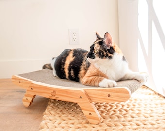 Wooden adjustable cat scratcher with sustainable and replaceable inserts