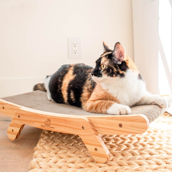 Wooden adjustable cat scratcher with sustainable and replaceable inserts