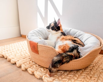 Cozy Wicker Cat Bed (3 Pieces) | Aesthetic Cat Furniture | Removable Cushions