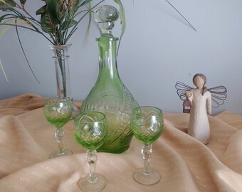 Crystal Decanter w/stopper and 3 mini Goblets / Green