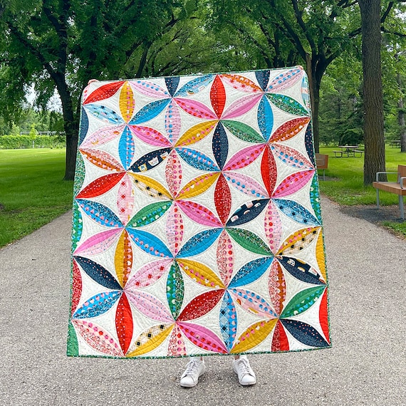 Avant Garden Quilt Pattern: Modern Daisy Patchwork, Fat Quarter