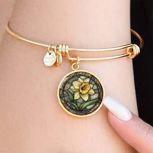 Daffodil Bracelet, Personalized March Birth Month Flower Jewelry, Engravable Birth Flower Pendant, Gold Floral Birthday Gift For Her