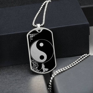 Collar Yin Yang, joyería china personalizada para hombres, colgante de encanto Yinyang grabado, regalo de armonía y equilibrio del Día del Padre de oro para él