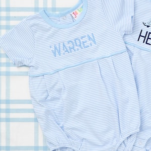 Gestreepte bubbel met korte mouw // Gestreept shirt, peuterjongen, babyjongen, monogramshirt, gepersonaliseerd T-shirt met naam, terug naar school