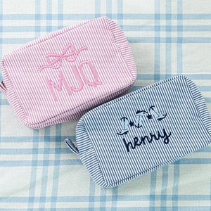 Pochette en seersucker avec motif//cadeau de douche, trousse à accessoires, trousse à maquillage, trousse à maquillage, trousse de toilette à monogramme, rentrée des classes, trousse pour enfant