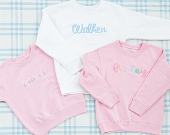Sweat-shirt ras du cou avec nom de poitrine complet// Sweat-shirt enfant, nom de bébé, sweat-shirt brodé pour enfant, sweat-shirt personnalisé pour tout-petit