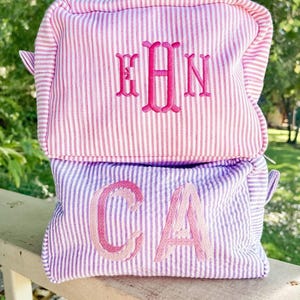 Seersucker Beutel // Duschgeschenk, Alles-Tasche, Makeup Tasche, Kosmetiktasche, Kulturtasche mit Monogramm, Schulanfang, Kindertasche, Preppy Stripe