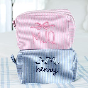 Seersucker-påse med motiv // Duschgåva, Allt-påse, Sminkväska, Necessär med monogram, Tillbaka till skolan, Barnväska bild 2