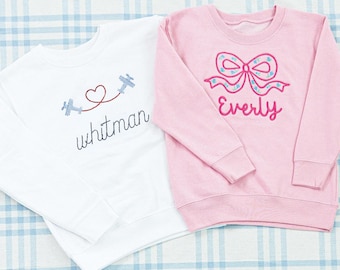 Sudadera de cuello redondo con motivo en el pecho // Sudadera para niños, nombre de bebé, sudadera bordada para niños, sudadera personalizada para niños pequeños