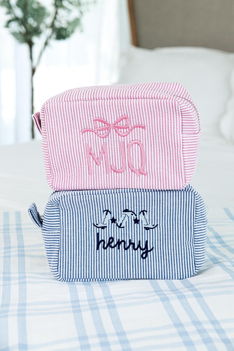 Pochette in seersucker con motivo // Regalo per la doccia, Borsa per tutto, Borsa per il trucco, Borsa per cosmetici, Borsa da toilette con monogramma, Ritorno a scuola, Borsa per bambini immagine 1