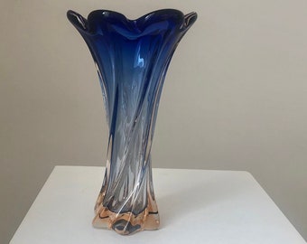 Mid Century Murano Sommerso mehrfarbige gedrehte blau orange Glasvase, Vintage italienische Blumenform Glasvase, Flavio Poli Rüschenvase