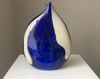 Vintage Mundgeblasene Vase: Große blau-weiß gestreifte Glasvase