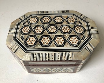 boîte à bijoux incrustée de nacre du Moyen-Orient vintage, boîte en bois artisanale syrienne faite main avec intérieur en velours bleu