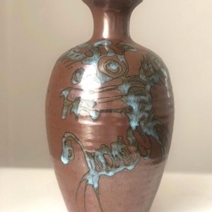 Vintage handgemaakte glanzende donkerbruine vaas met zilvergrijs abstract patroon, jaren 1970