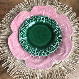 9-delad Vintage Bordallo Pinheiro Cabbageware rosa och gröna tallrikar, Portugal Majolica