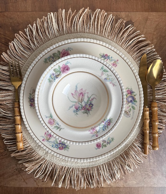 Vintage-Geschirrset im rustikalen Rosa- und Blauton mit Blumenmuster für 4 Personen