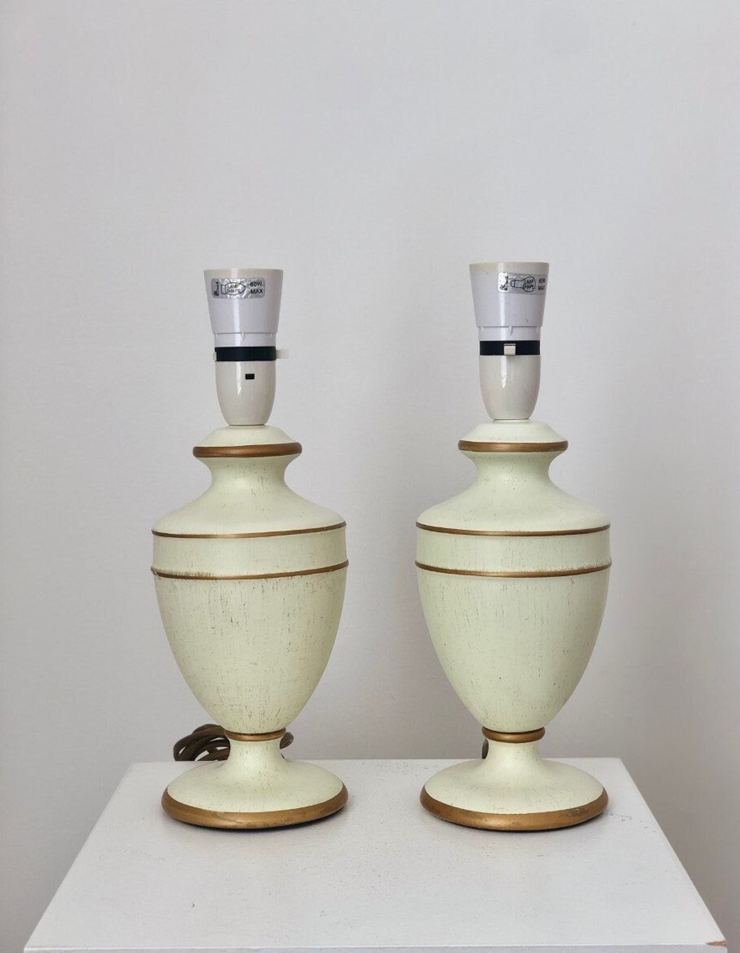 Coppia di basi per lampade a balaustro a forma di vaso s…