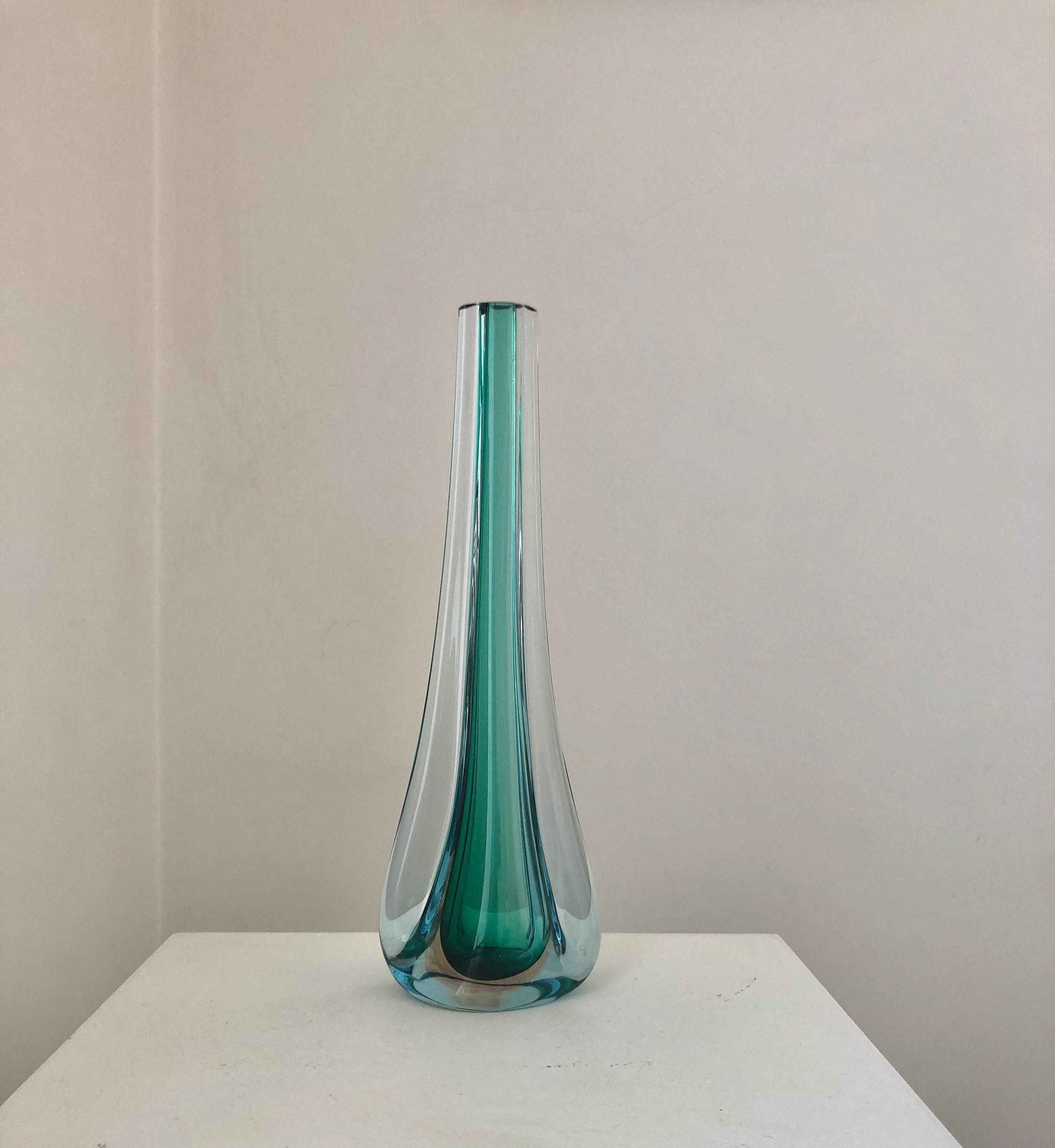 Mid Century Murano Grün Blau Teardrop Sommerso Glasvase, Vintage mundgeblasenes Grünes venezianisches Gefäß, Flavio Poli 1960er Jahre