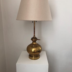 Vintage 1940s Brass Table Lamp: Adjustable Urn-Shaped Light