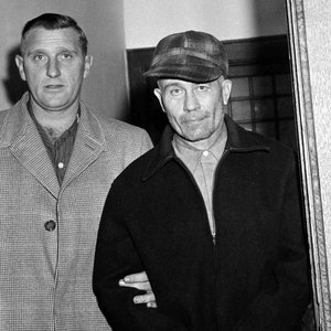 Foto de Ed Gein 8x10 — Foto histórica de Plainfield Butcher — Colecionável de crimes reais de arquivo — Foto de hospital em suporte de acrílico + fotos bônus