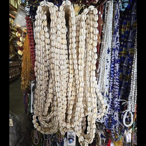 Orisha Aye collar / eleke orisa aje / aye salunga / cowrie neckle / collar de caracoles