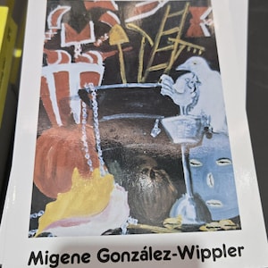 Könnte beinhalten: Ein Buch mit dem Titel "Rituale und Zauber der Santería" von Migene Gonzalez-Wippler. Der Umschlag zeigt ein farbenfrohes abstraktes Gemälde mit einem weißen Vogel, einer Leiter und einer Schüssel.