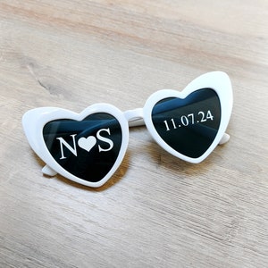 Óculos de Sol Personalizados com Coração para Casamento | Óculos de Sol Brancos Personalizados com Coração | Adereço para Fotos de Casamento | Óculos de Sol para Casal | Adesivo de Vinil para Óculos de Sol