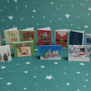 Conjunto 3: 15 cartões de Natal em miniatura em escala 12 para casas de bonecas, cenas de Natal e projetos de artesanato.