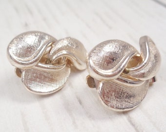 Lightweight Vintage 1960s Textured Gold Tone Clip-On Earrings signed Globus Foreign