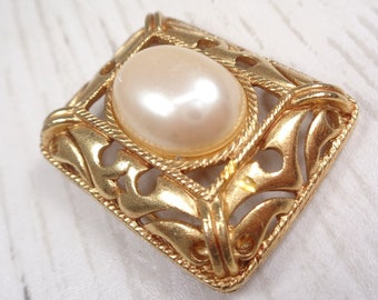 Signed Vintage Richelieu Brooch from the 1960s with Faux Pearl