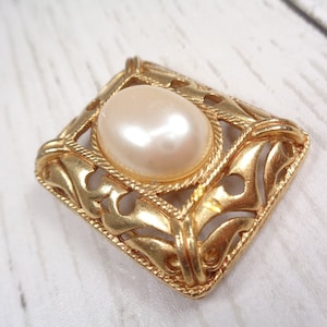 Signed Vintage Richelieu Brooch from the 1960s with Faux Pearl image 1