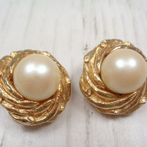 Vintage Gold-Tone Faux Pearl Clip-On Earrings Elegant Design image 1